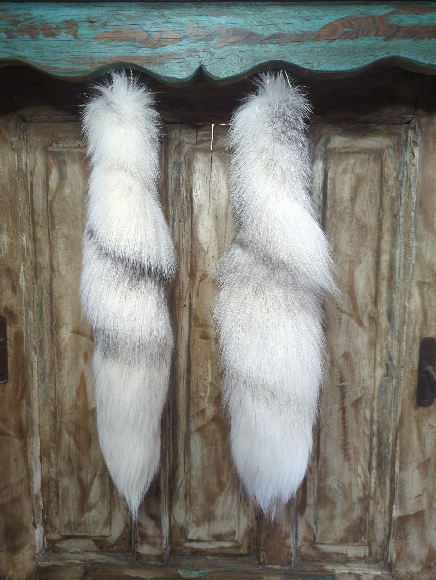 Authentic Fox Tail-White/Silver