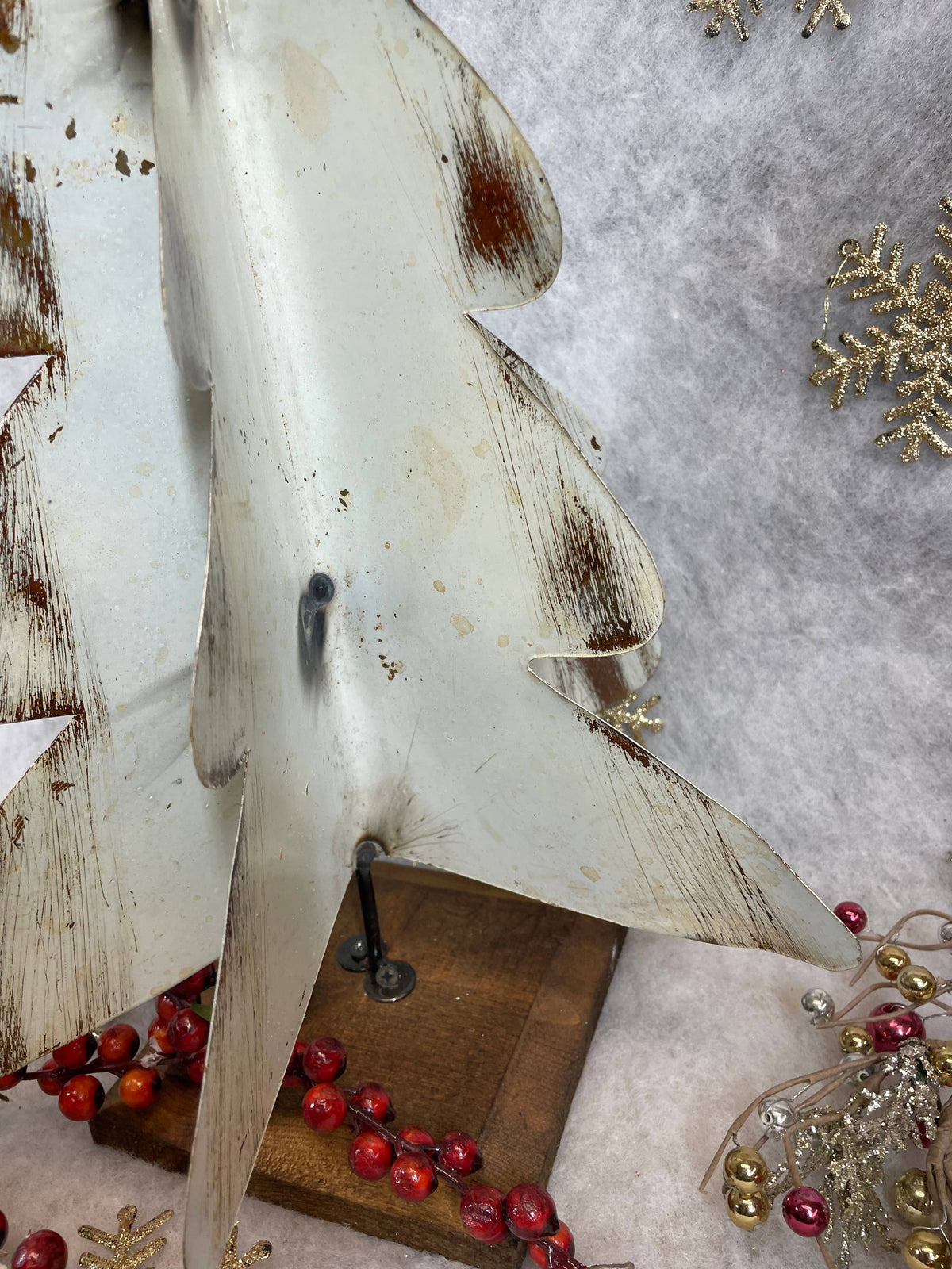 Farmhouse-Metal Christmas Tree-Distressed White-Wood Base
