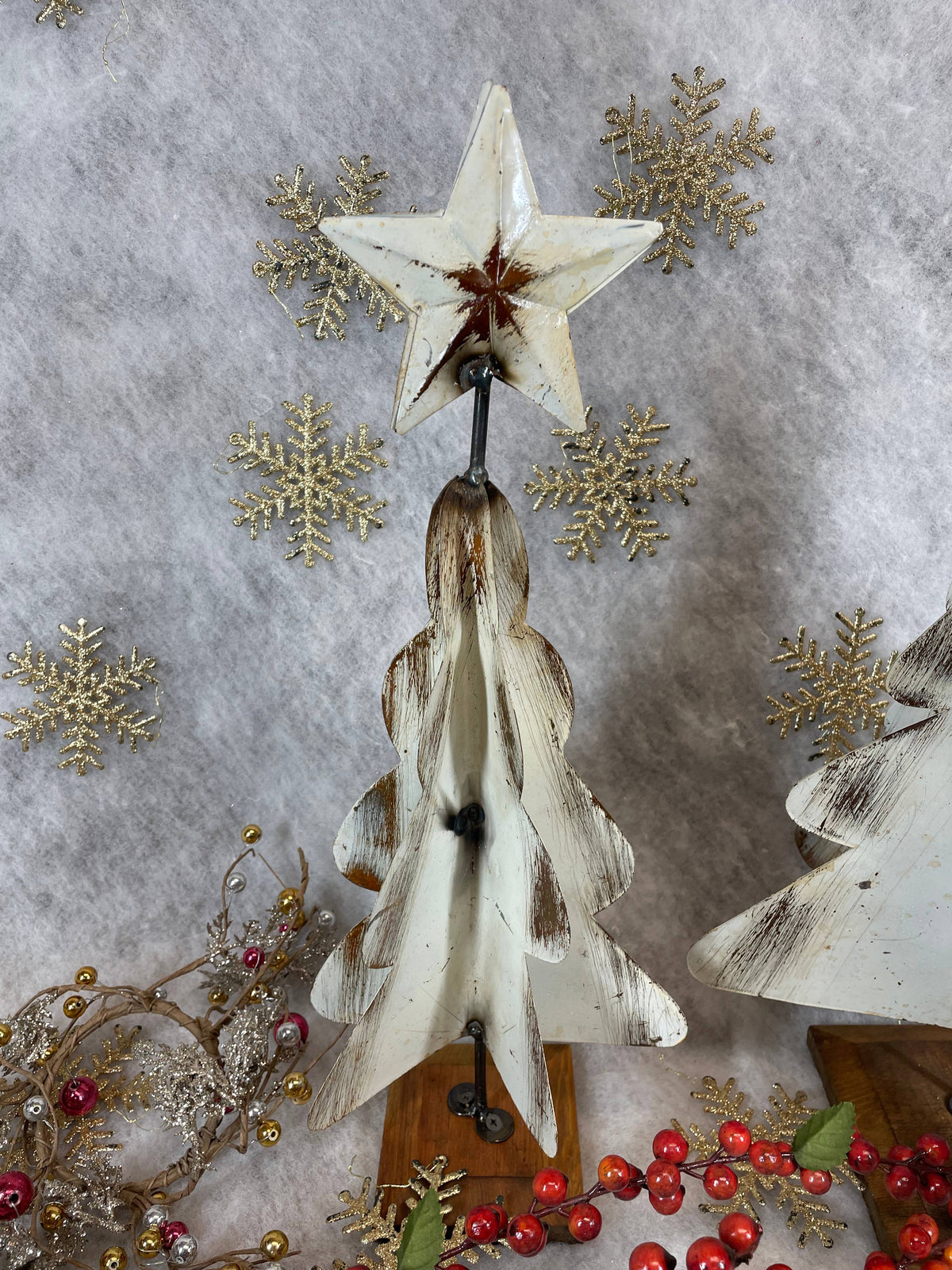 Farmhouse-Metal Christmas Tree-Distressed White-Wood Base